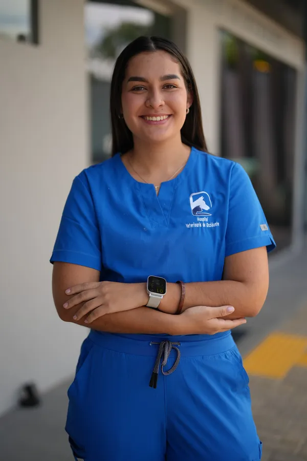 Keithy Guzmán, Médico veterinario en el Hospital Veterinario de Occidente