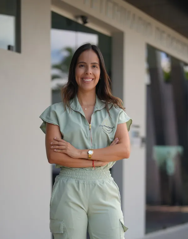Mónica Gutiérrez, Médico veterinario en el Hospital Veterinario de Occidente
